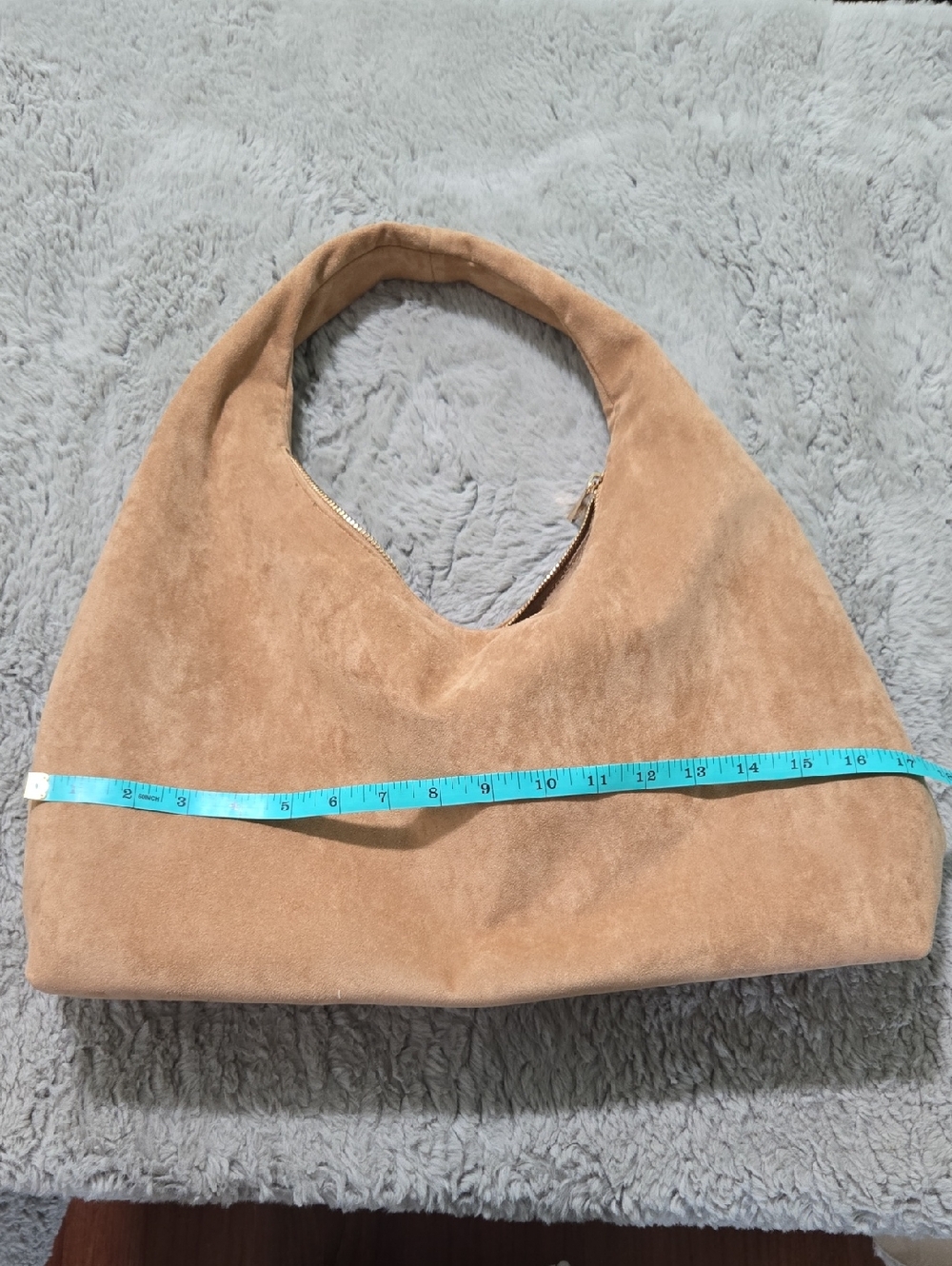 Velvet Hobo Shoulder Bag in tan Beige - Picture 5 of 8